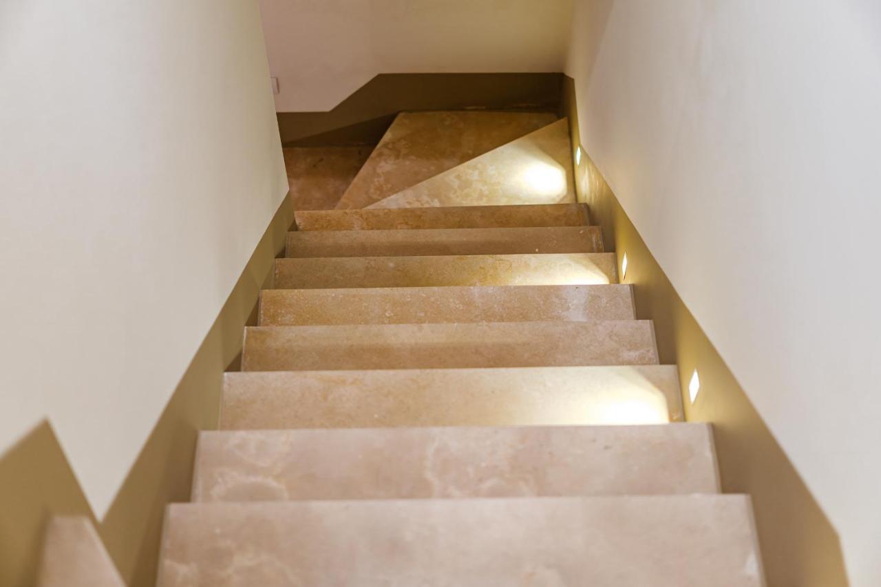 Helloapulia Charming Palazzo Clemente - Self-Catering Suites With Aircondition 莫诺波利 外观 照片