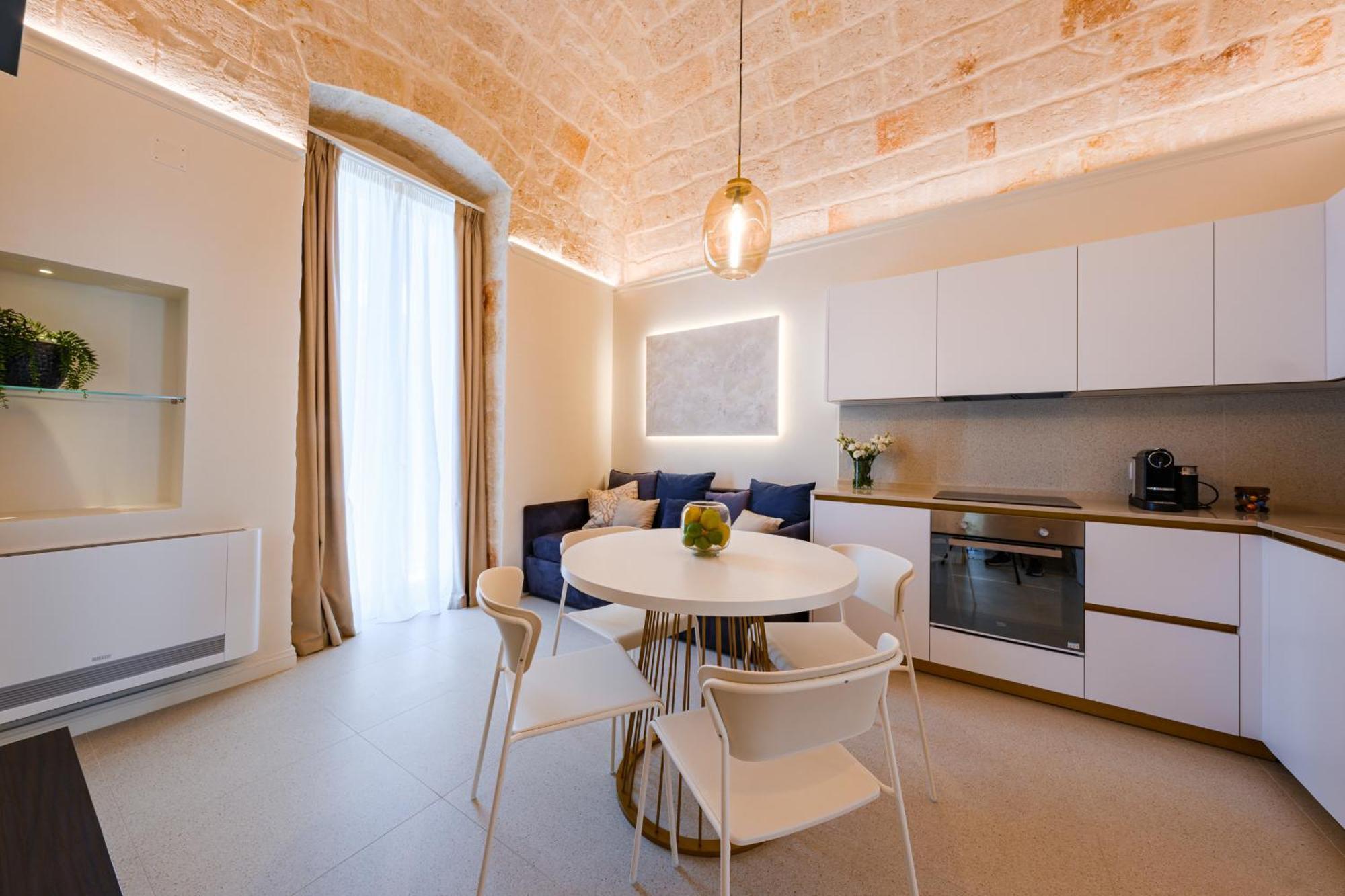 Helloapulia Charming Palazzo Clemente - Self-Catering Suites With Aircondition 莫诺波利 外观 照片